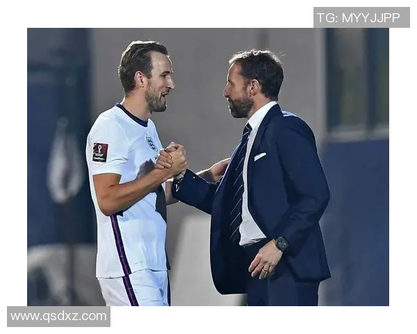 足球明星亲密握手瞬间视频展现友谊与竞技精神的完美结合 足球明星亲密握手瞬间视频展现友谊与竞技精神的完美结合