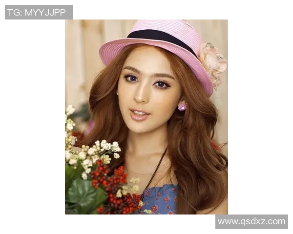 足球明星仿妆女孩展现魅力与风采的时尚潮流之旅 足球明星仿妆女孩展现魅力与风采的时尚潮流之旅