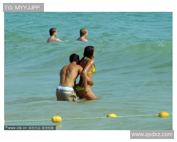 足球明星热情亲吻镜头瞬间捕捉展现魅力与激情的精彩时刻 足球明星热情亲吻镜头瞬间捕捉展现魅力与激情的精彩时刻