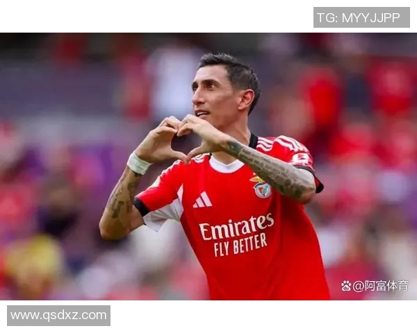 足球明星时尚休闲衬衫精选图片展示让你领略球场外的风采与魅力 足球明星时尚休闲衬衫精选图片展示让你领略球场外的风采与魅力